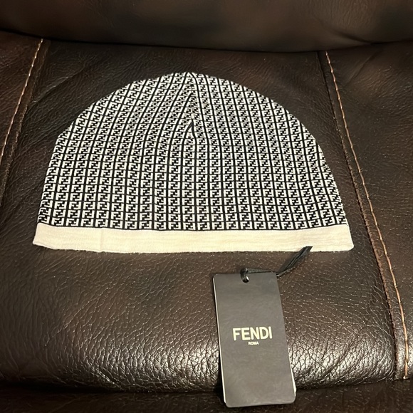 Fendi unisex FF monogram Motif Knitted wool Beanie NWT - Picture 8 of 10